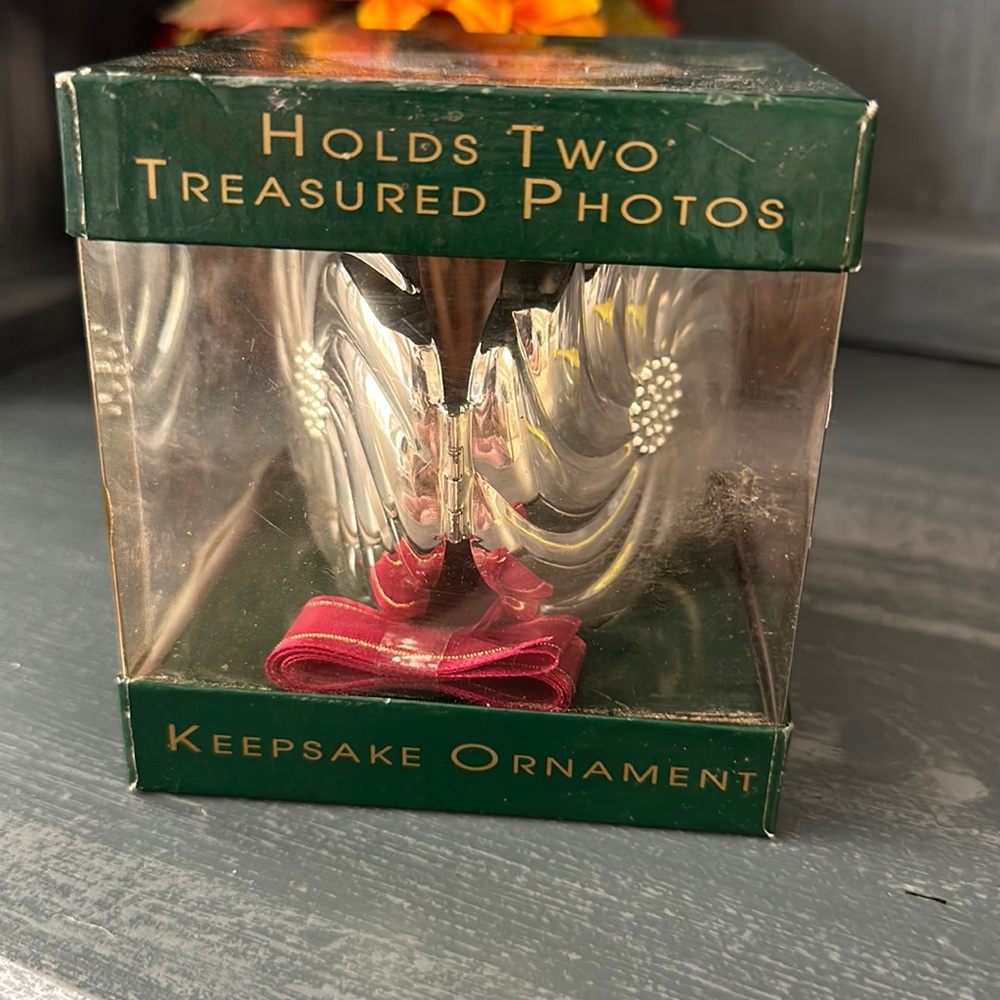 Vintage Burnes of Boston Terragrafics Keepsake Ornament